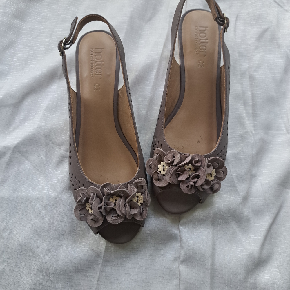 Hotter Tan Wedges with Stylish Design